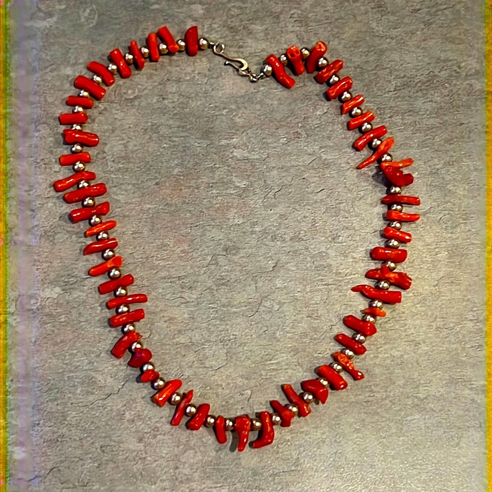 ✨Vintage coral necklace